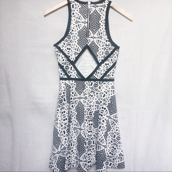 Parker Hudson Dress - B/W Pattern w Back Cutout - Picture 4 of 7